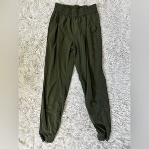◾️Aritzia TNA Olive Green Jogger Pants